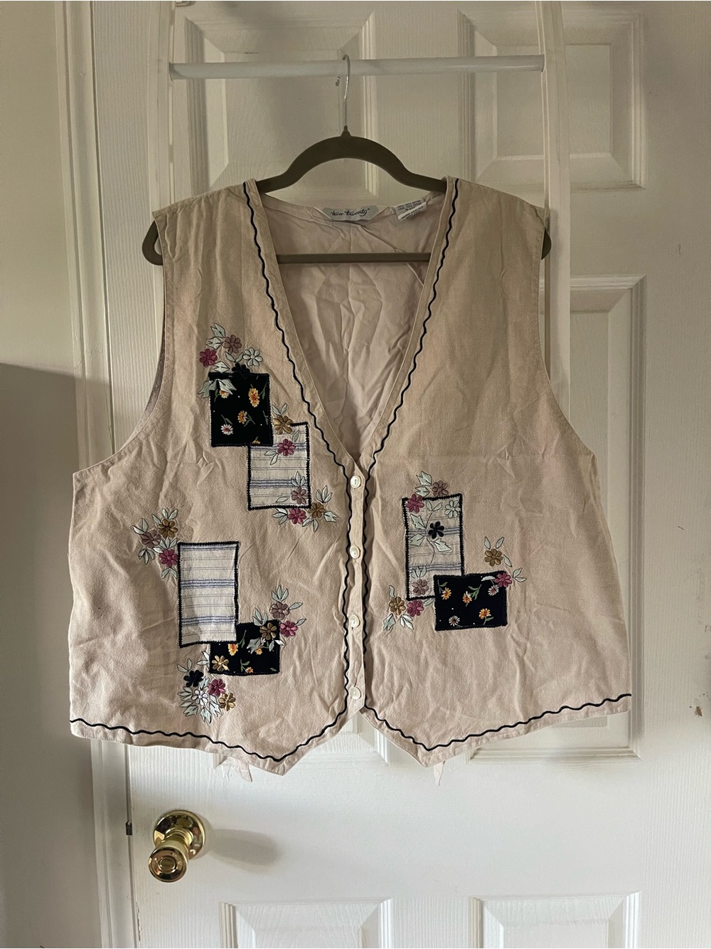 Vtg Two Twenty Floral Embroidery Patchwork Vest Beige Cotton Ric Rac XL
